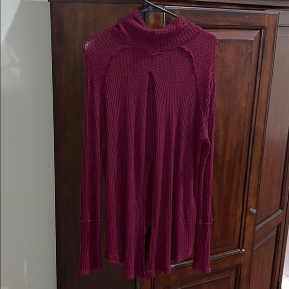 Sweater with back slit - Picture 2 of 3